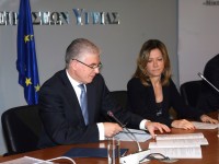 Υπογραφή σύμβασης δωρεάς μεταξύ της κ. Μαριάννας Λάτση, του Υπουργού Υγείας, κ. Ανδρέα Θ. Λυκουρέντζου, και του Διοικητή του «Άγιος Σάββας», κ. Παναγιώτη Μινογιάννη, για τη δημιουργία πρότυπου κέντρου ημερήσιας νοσηλείας